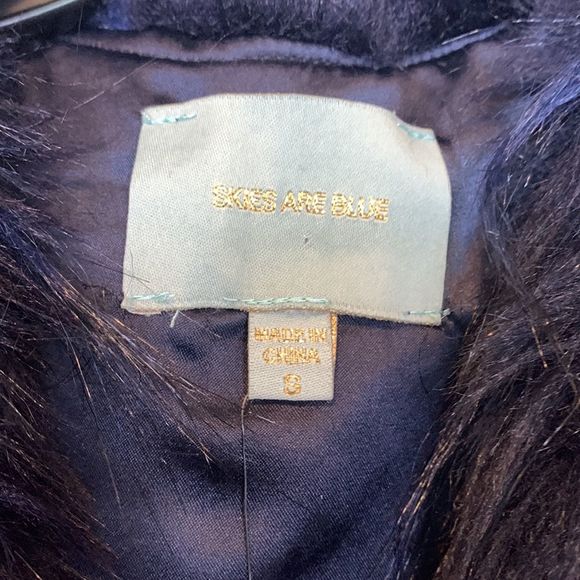 Skies Are Blue Faux Fur Vest size Small - Picture 5 of 10